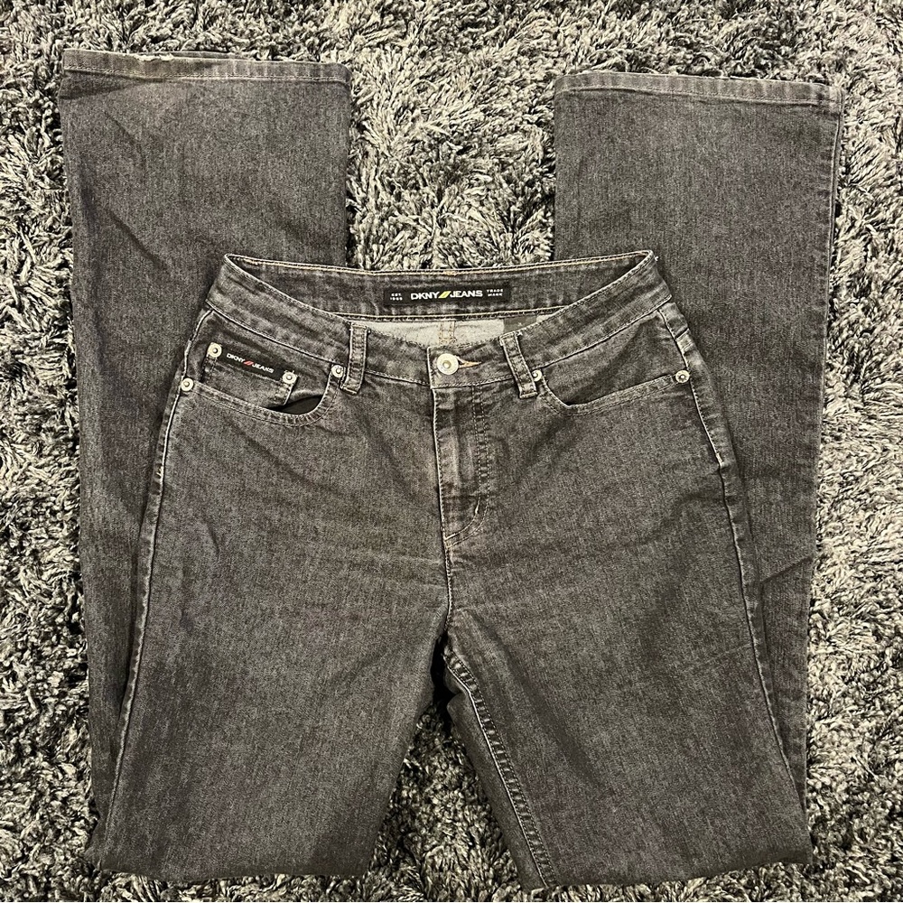 🌺DKNY WOMEN’S MID RISE BOOTCUT BLACK WASH JEANS SIZE 2 Long🌺